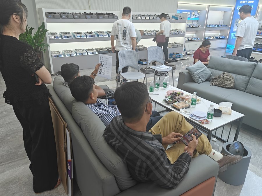 Home - HZY Gas Stove Expert Overseas buyers in our showroom